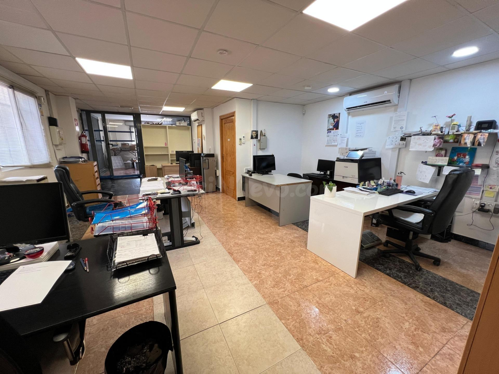 Espacioso local comercial en Maracena, con oficinas, almacén - foto 22