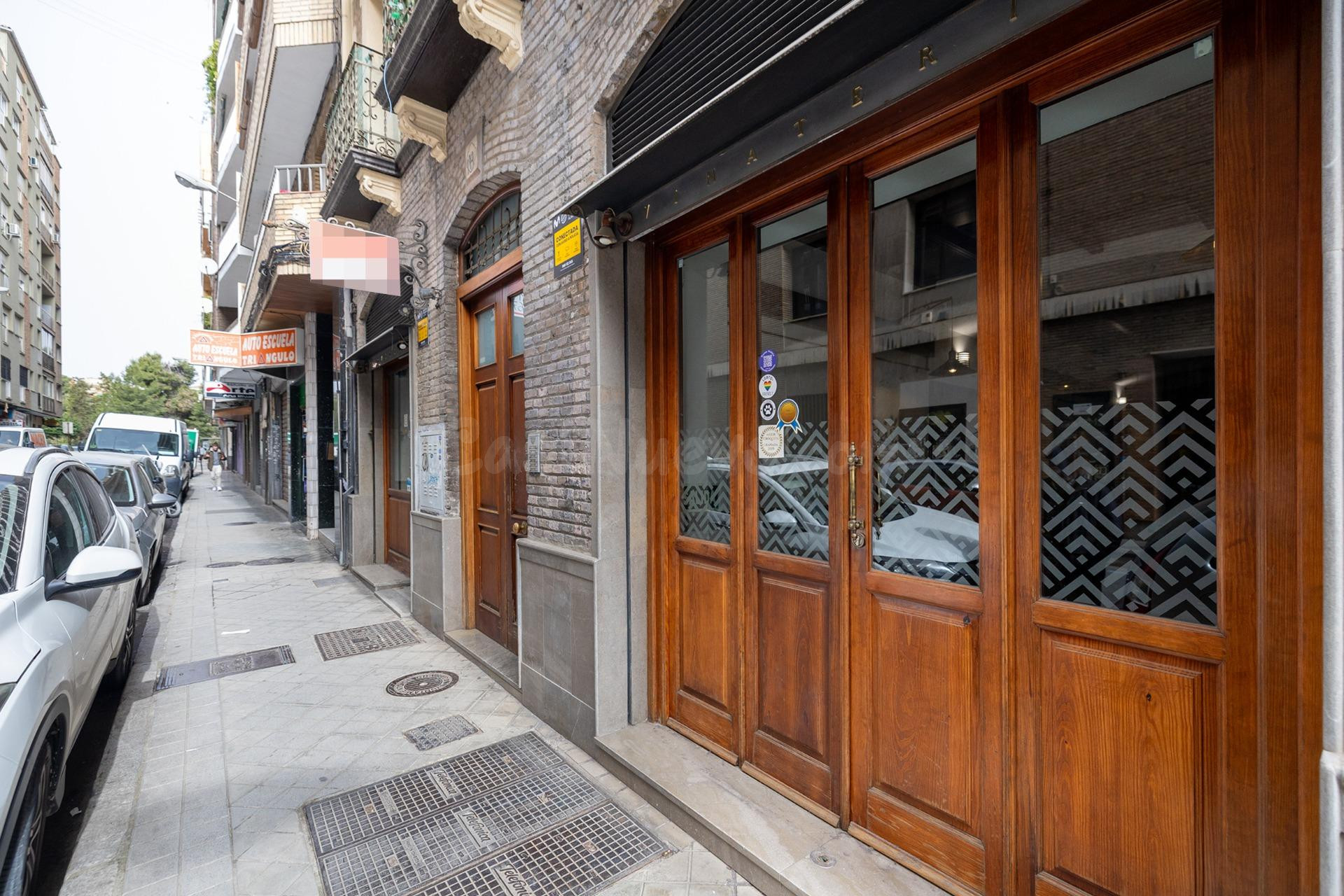 Edificio de 11 apartamento y un local. En Venta en el centro - foto 2