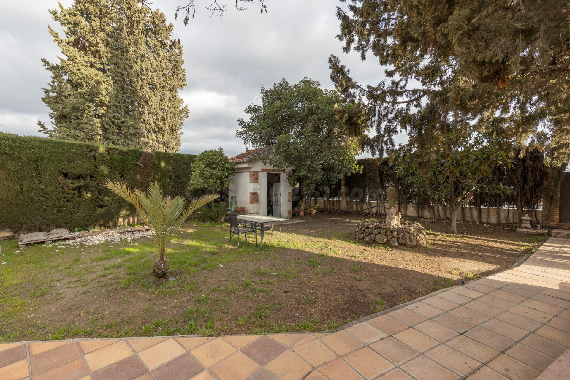 Gran vivienda con parcela de casi 900 m2 en Urbanización Los - foto 5