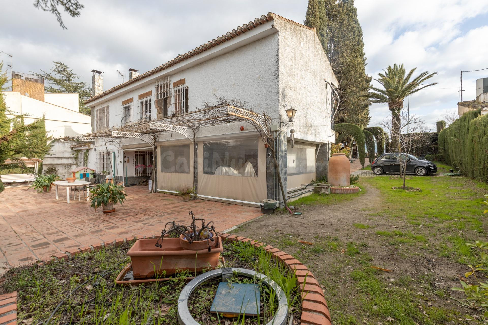 Gran vivienda con parcela de casi 900 m2 en Urbanización Los - foto 7