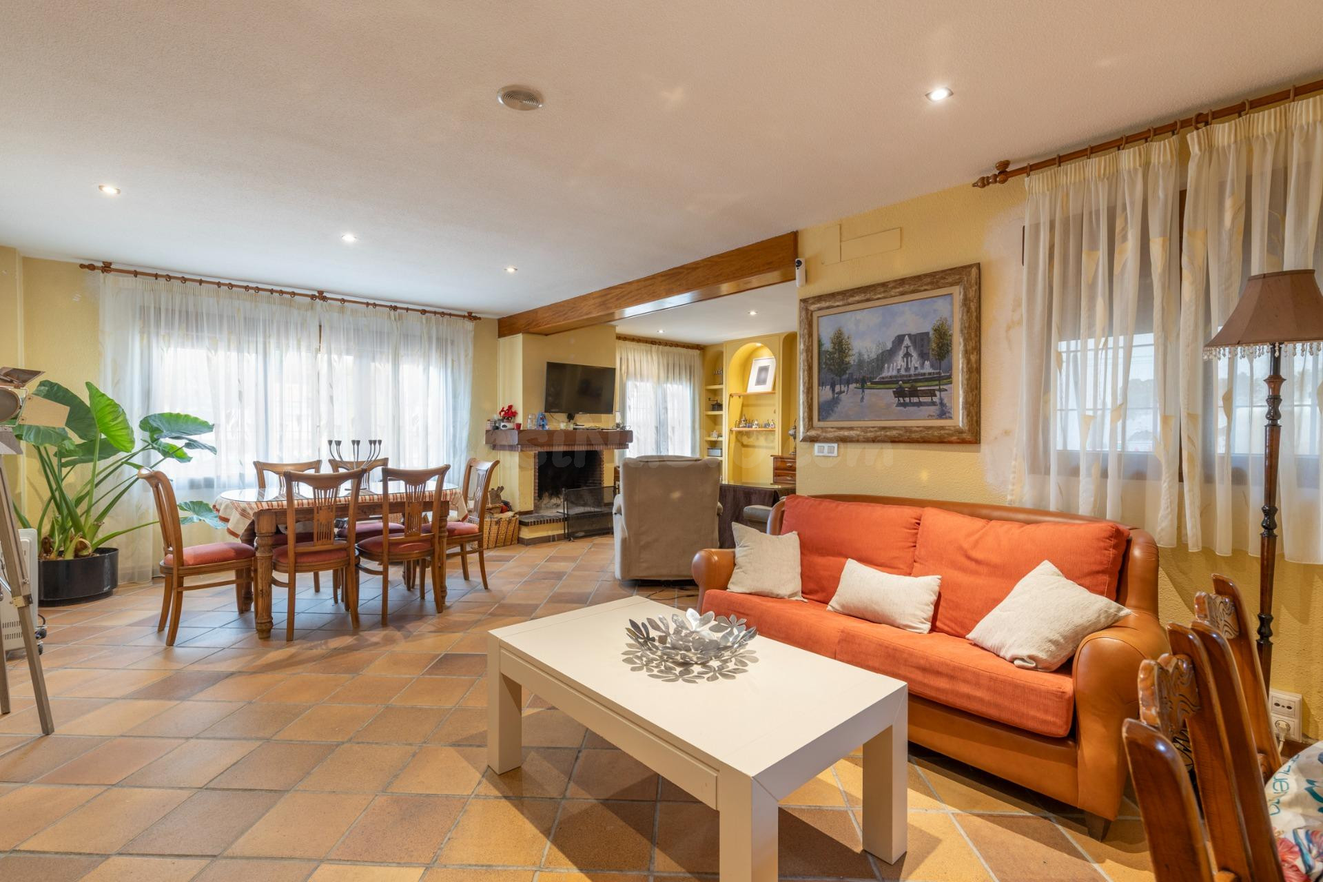 Gran vivienda con parcela de casi 900 m2 en Urbanización Los - foto 13