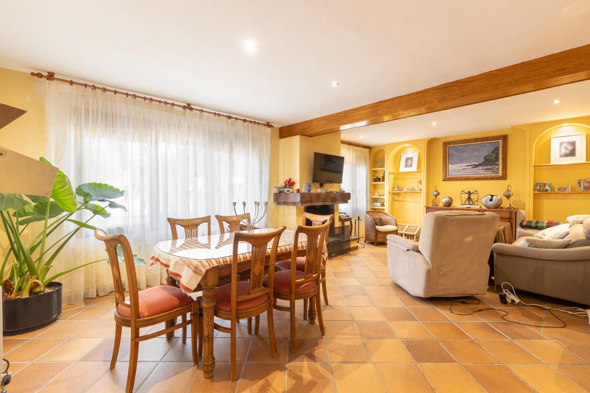 Gran vivienda con parcela de casi 900 m2 en Urbanización Los - foto 14