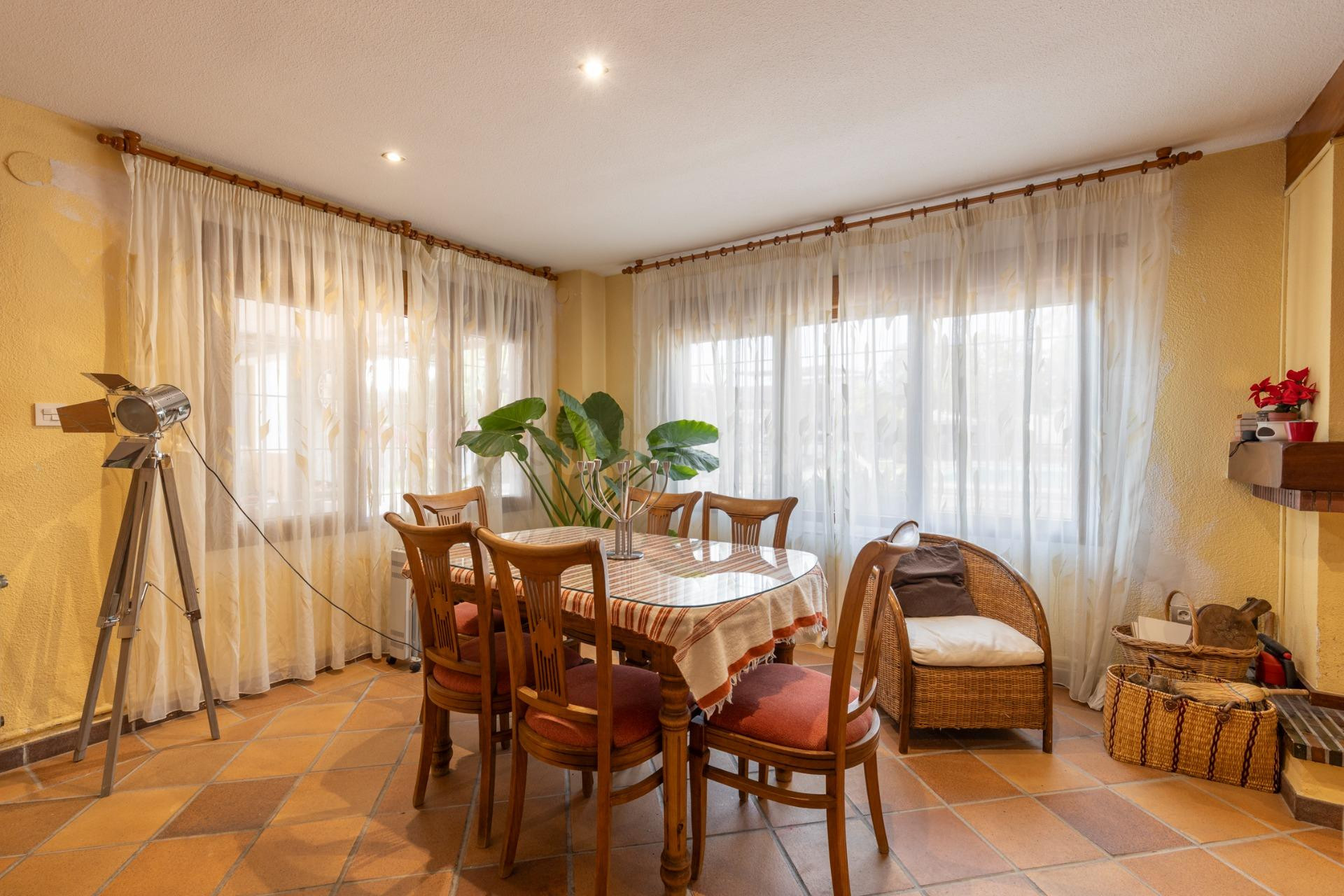 Gran vivienda con parcela de casi 900 m2 en Urbanización Los - foto 16