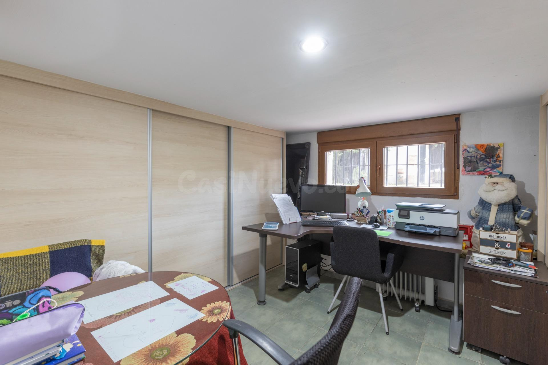 Gran vivienda con parcela de casi 900 m2 en Urbanización Los - foto 26