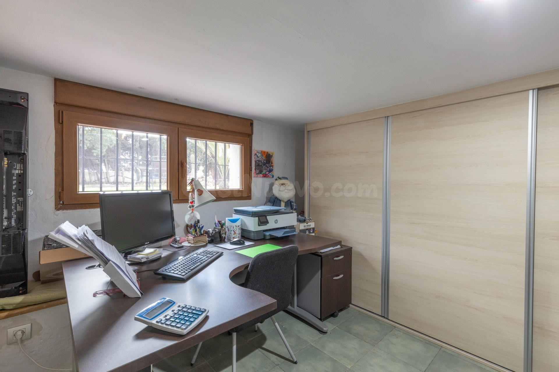 Gran vivienda con parcela de casi 900 m2 en Urbanización Los - foto 27