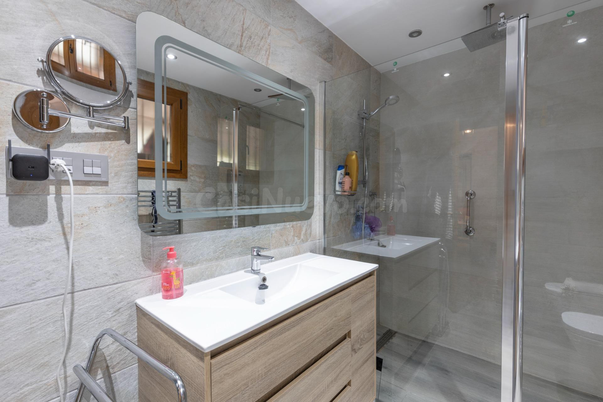 Gran vivienda con parcela de casi 900 m2 en Urbanización Los - foto 31