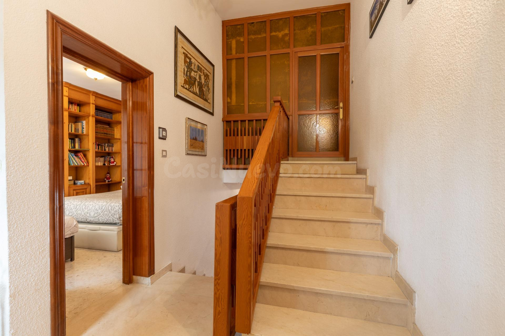 Gran vivienda con parcela de casi 900 m2 en Urbanización Los - foto 32