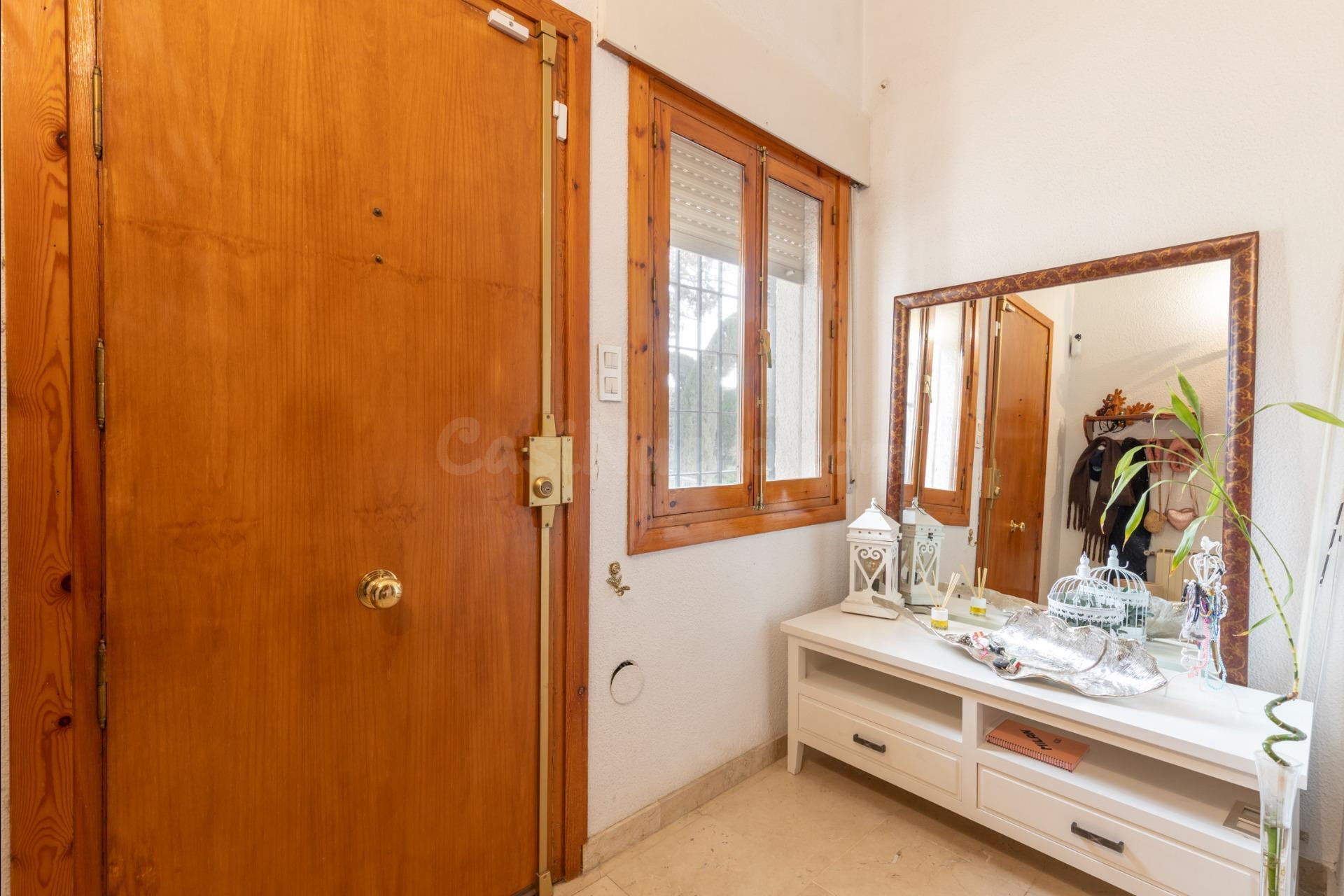 Gran vivienda con parcela de casi 900 m2 en Urbanización Los - foto 33