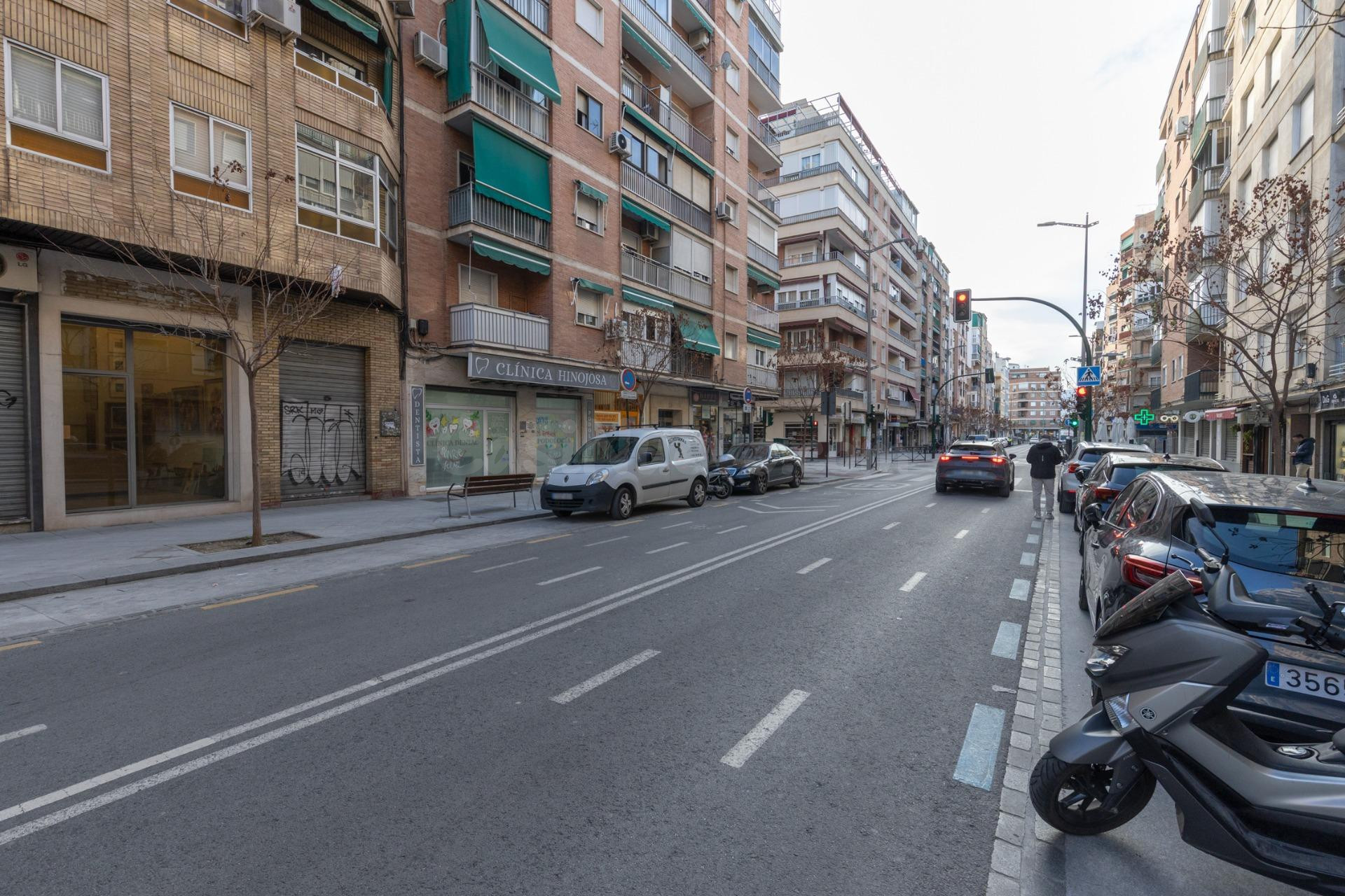 MAGNIFICO LOCAL EN ARABIAL JUNTO HIPERCOR, COMPLETAMENTE INS - foto 19