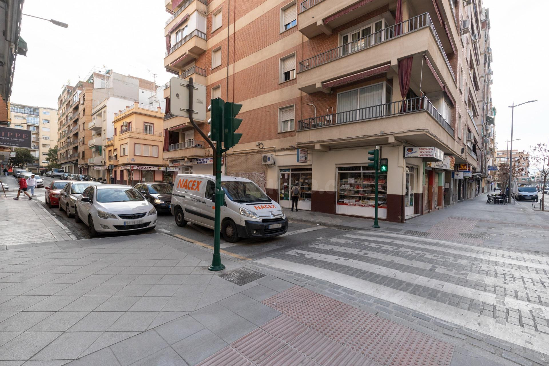 MAGNIFICO LOCAL EN ARABIAL JUNTO HIPERCOR, COMPLETAMENTE INS - foto 22