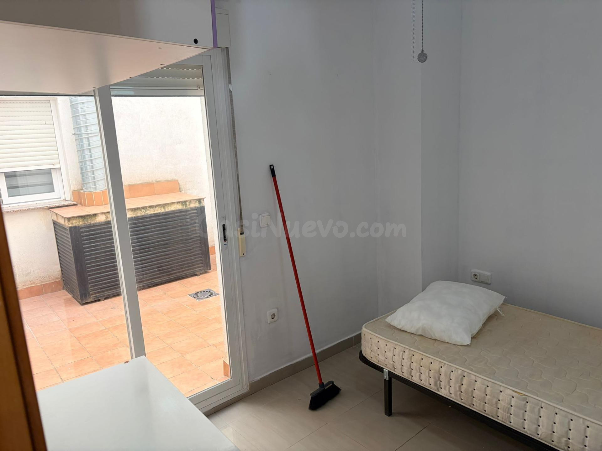 piso de 2 dormitorios y gran patio en zona de la ermita - foto 11