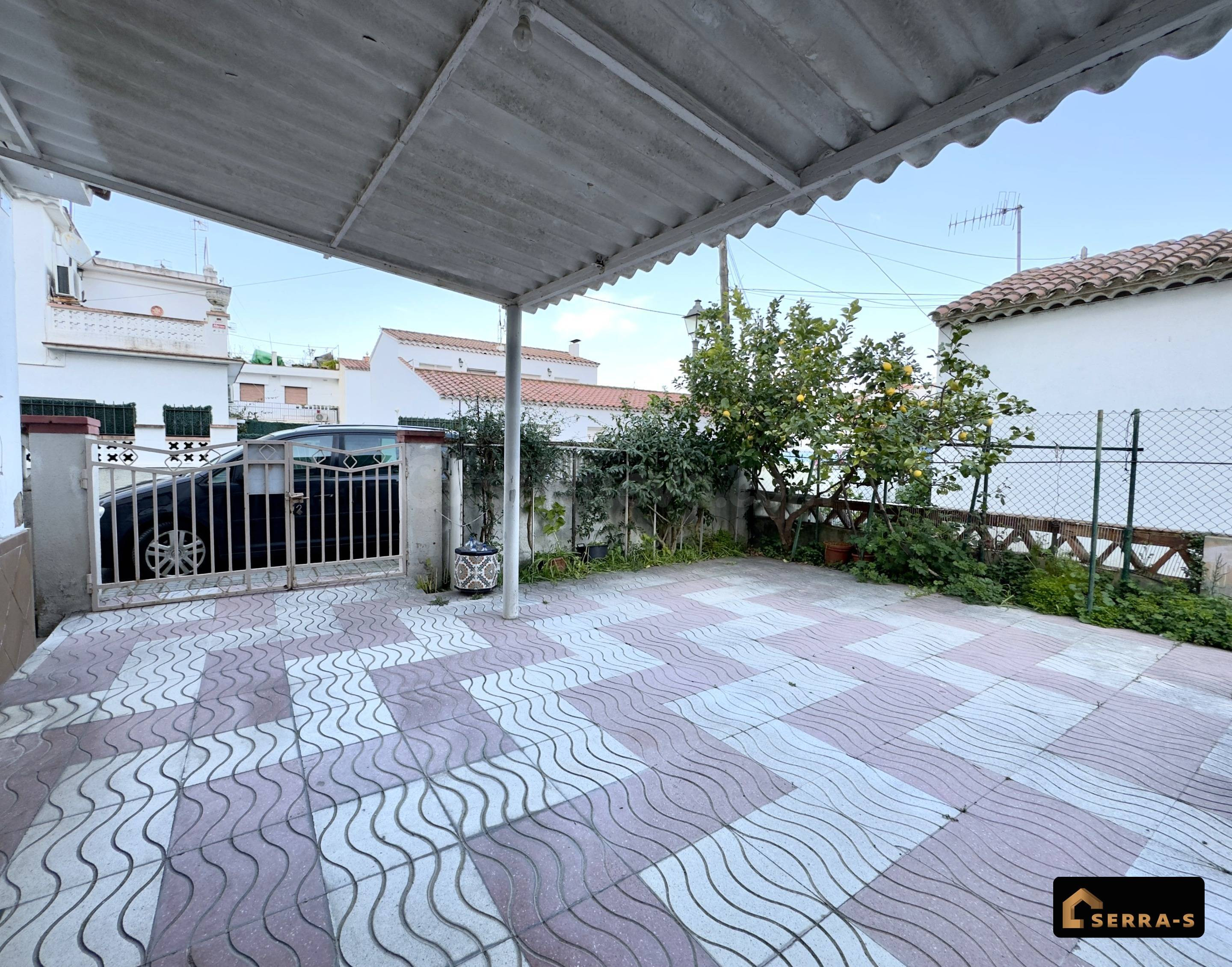 CASA DE PUEBLO CON GRAN POTENCIAL A POCOS PASOS DEL MAR EN Z - foto 2