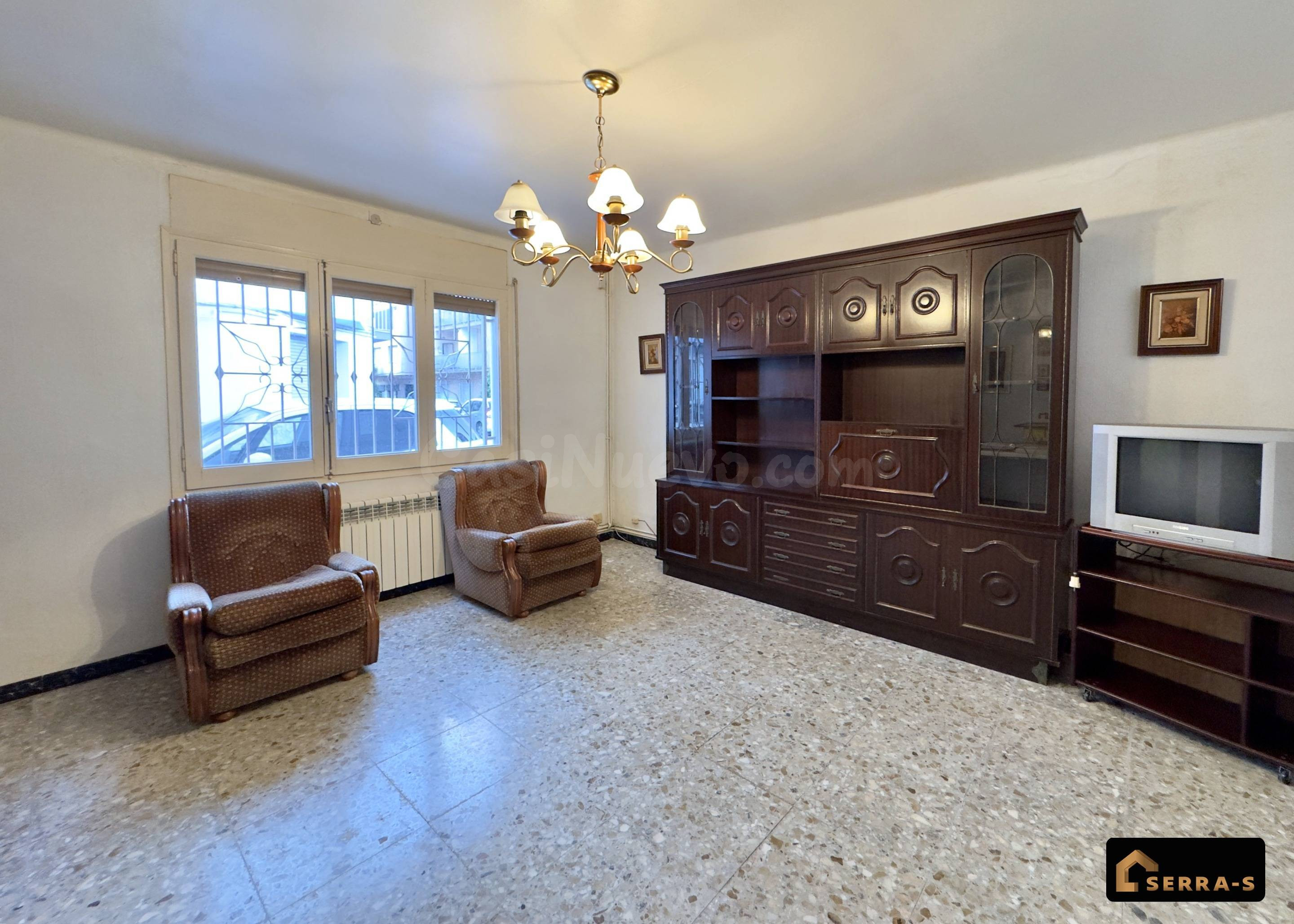 CASA DE PUEBLO CON GRAN POTENCIAL A POCOS PASOS DEL MAR EN Z - foto 3