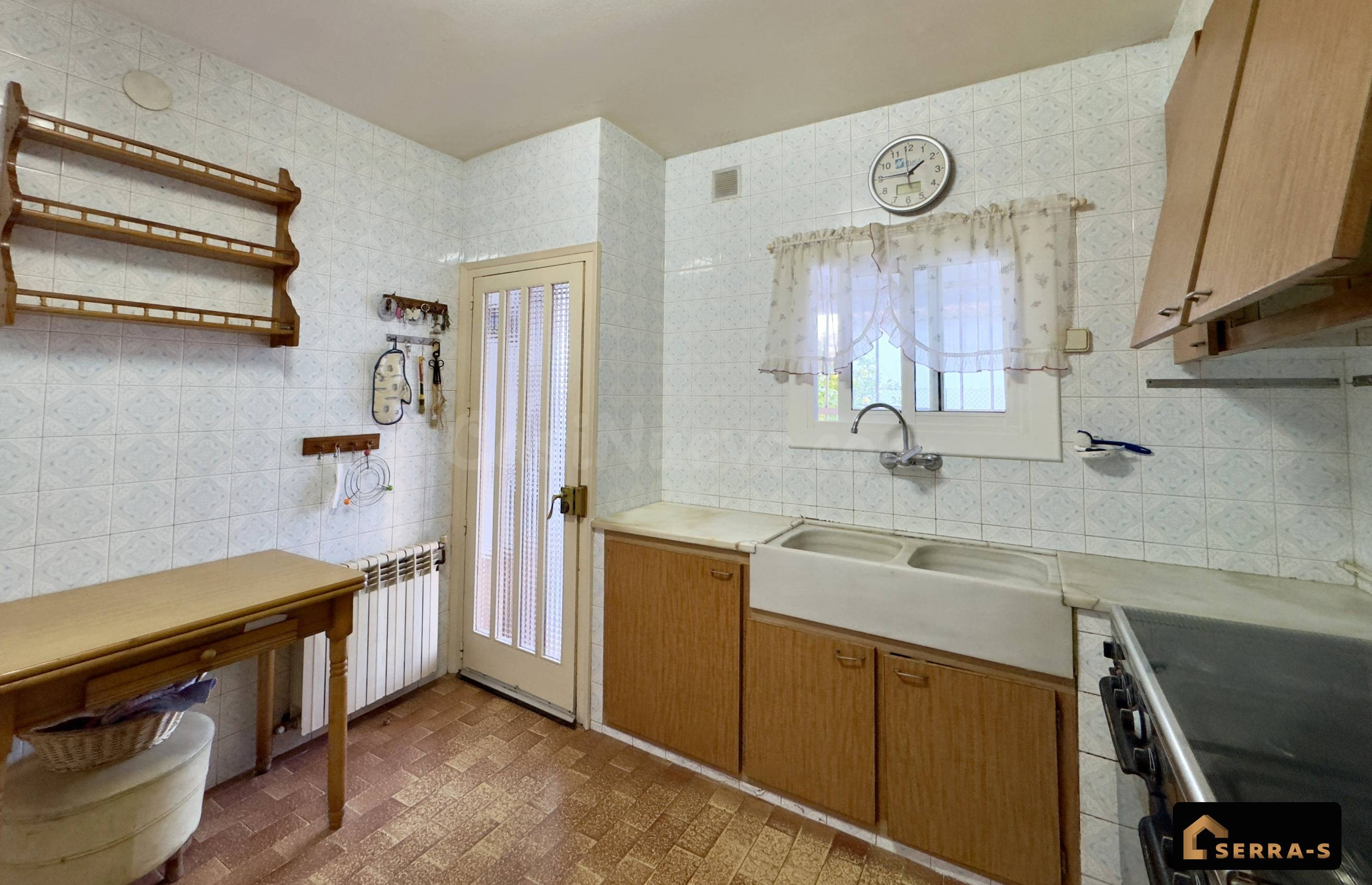 CASA DE PUEBLO CON GRAN POTENCIAL A POCOS PASOS DEL MAR EN Z - foto 8