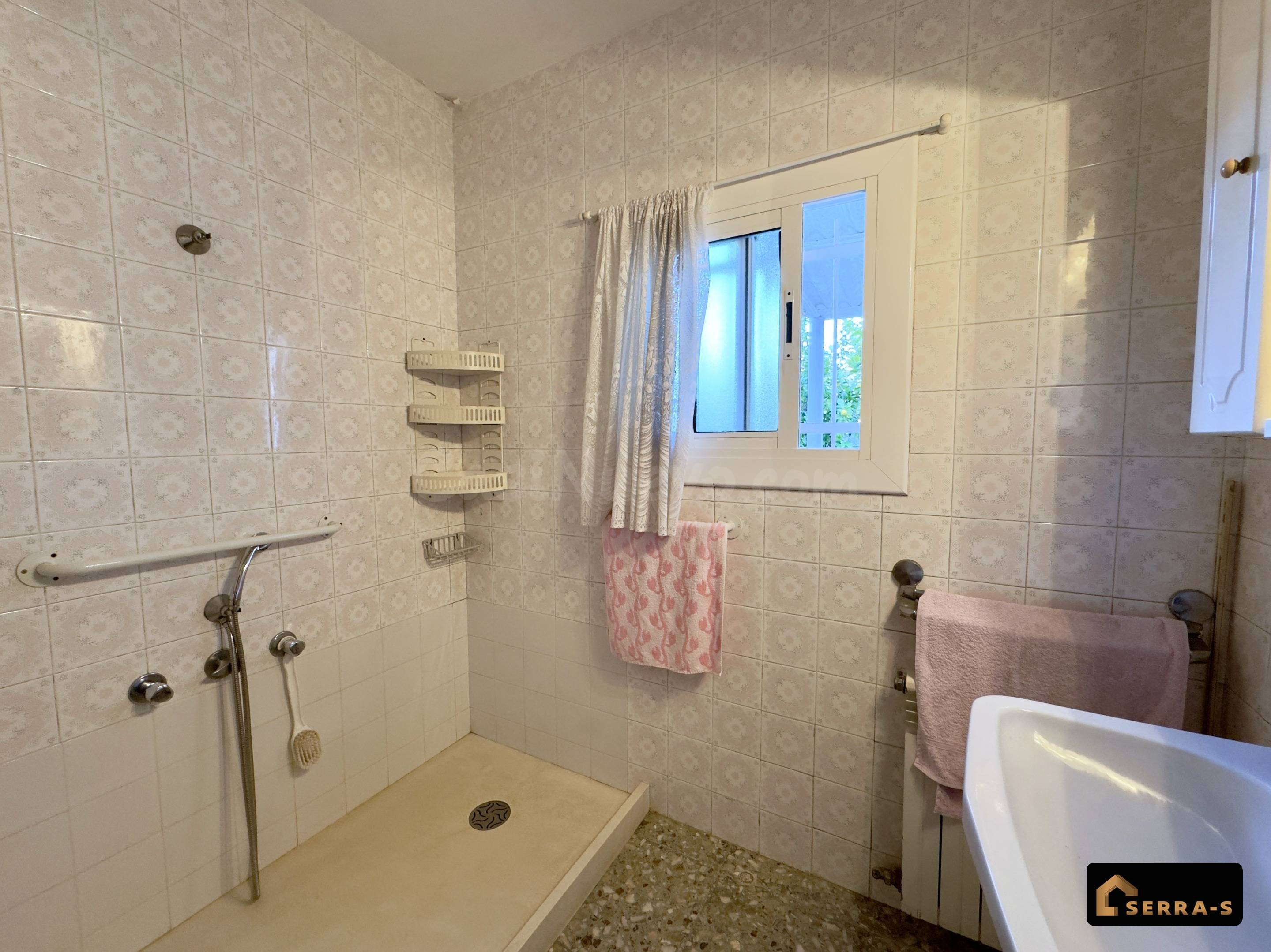 CASA DE PUEBLO CON GRAN POTENCIAL A POCOS PASOS DEL MAR EN Z - foto 9