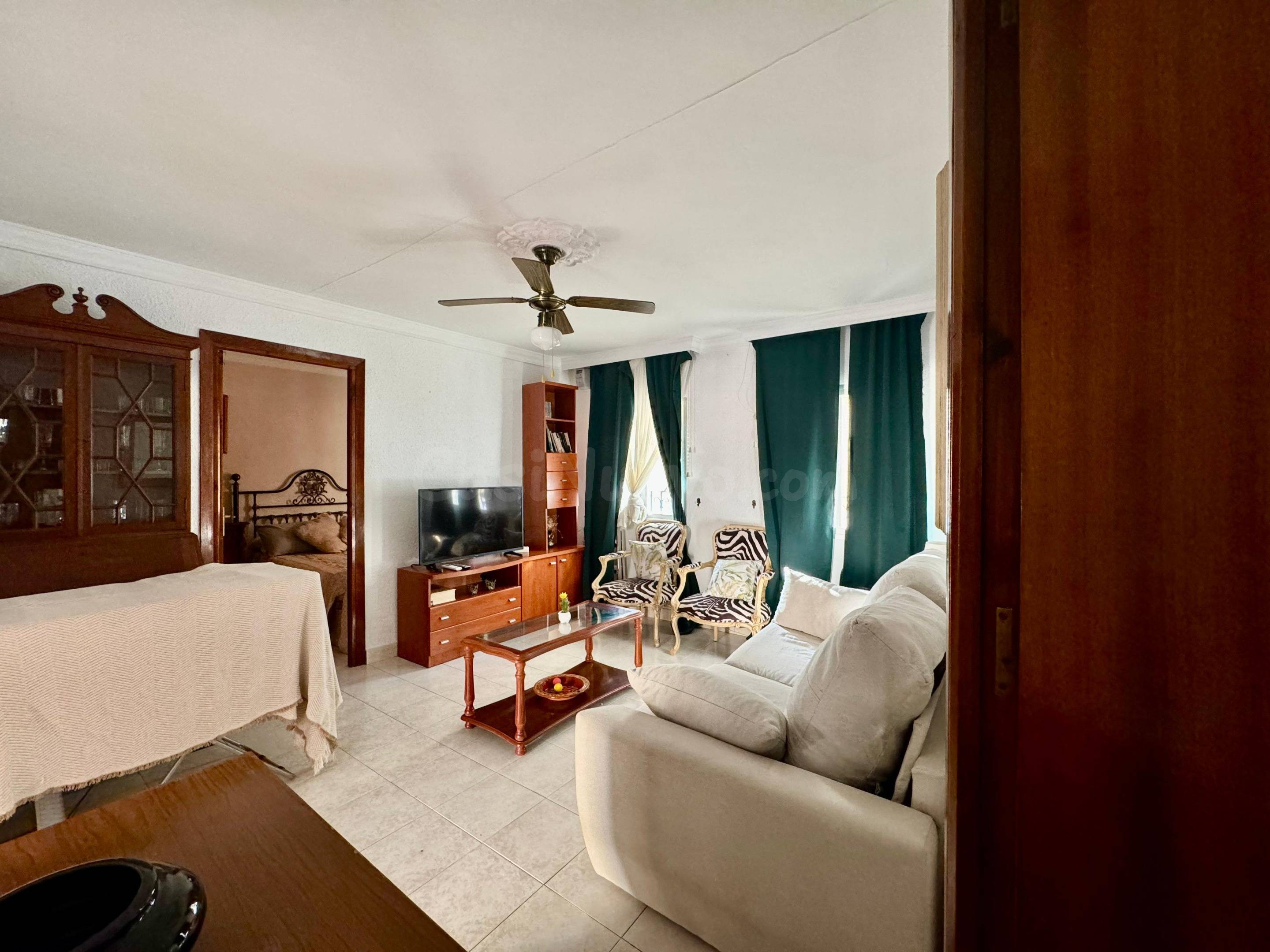 Piso de dos habitaciones a 300m de la playa a reformar - foto 3