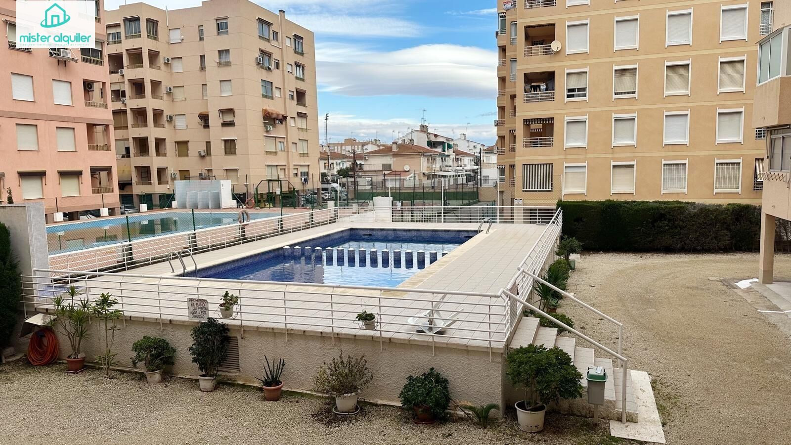 VIVIENDA EN SANTA POLA EN UNA ZONA TRANQUILA Y AGRADABLE PAR - foto 33