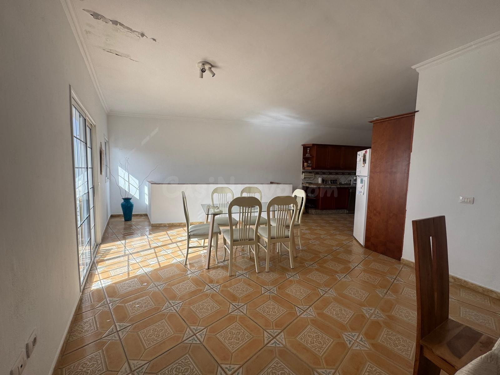 Encantador chalet  de 279 m2 4 habitaciones 2 baños y garage - foto 2