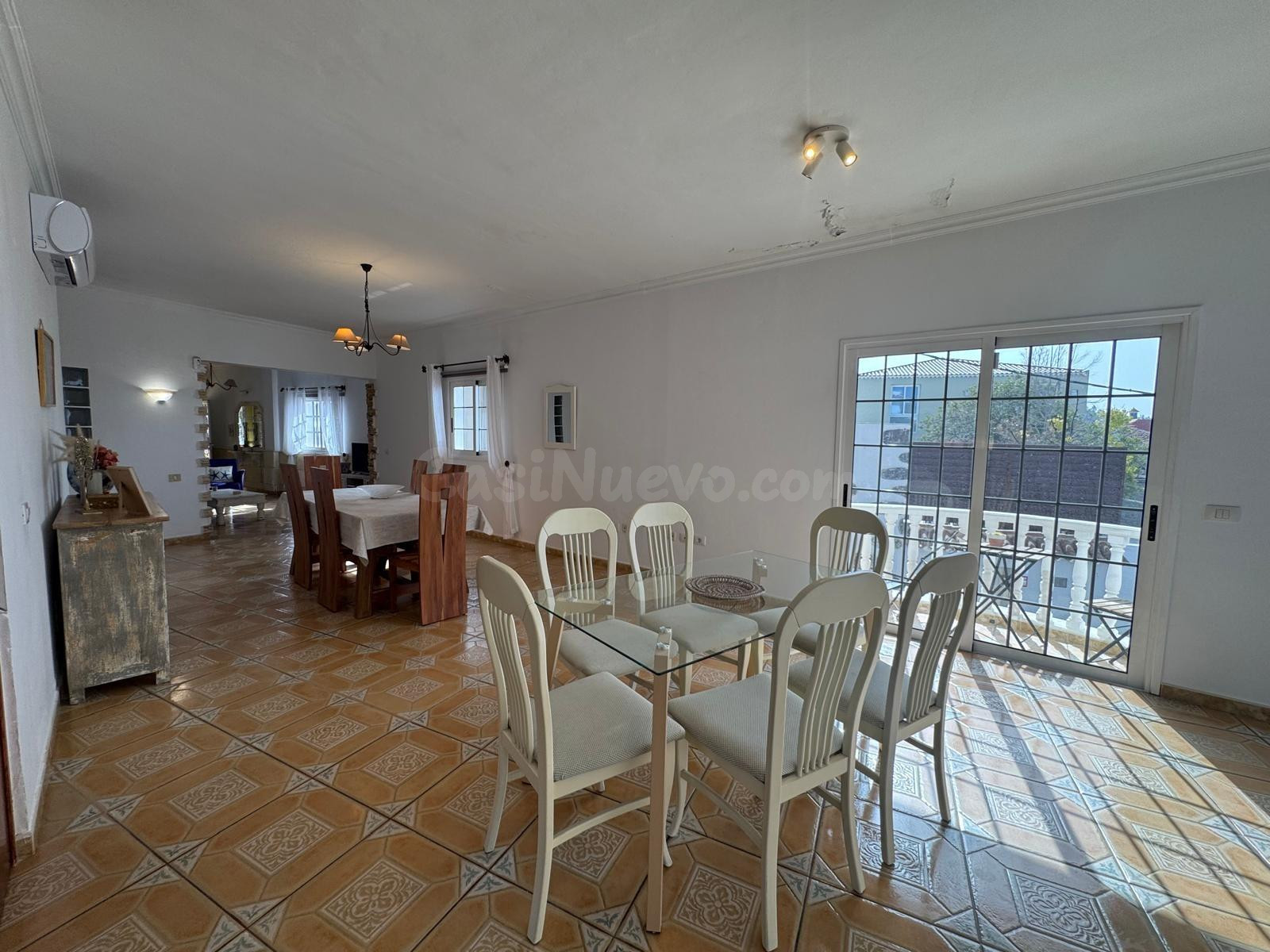 Encantador chalet  de 279 m2 4 habitaciones 2 baños y garage - foto 3