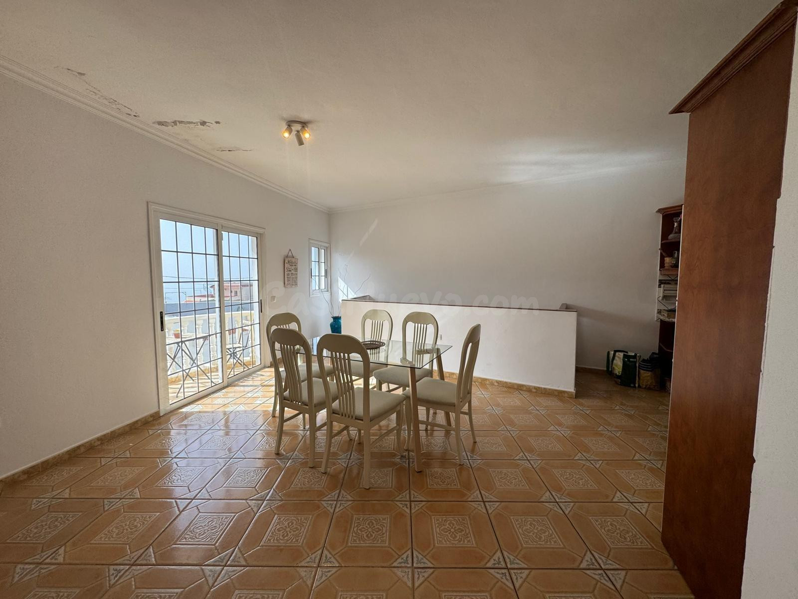 Encantador chalet  de 279 m2 4 habitaciones 2 baños y garage - foto 4