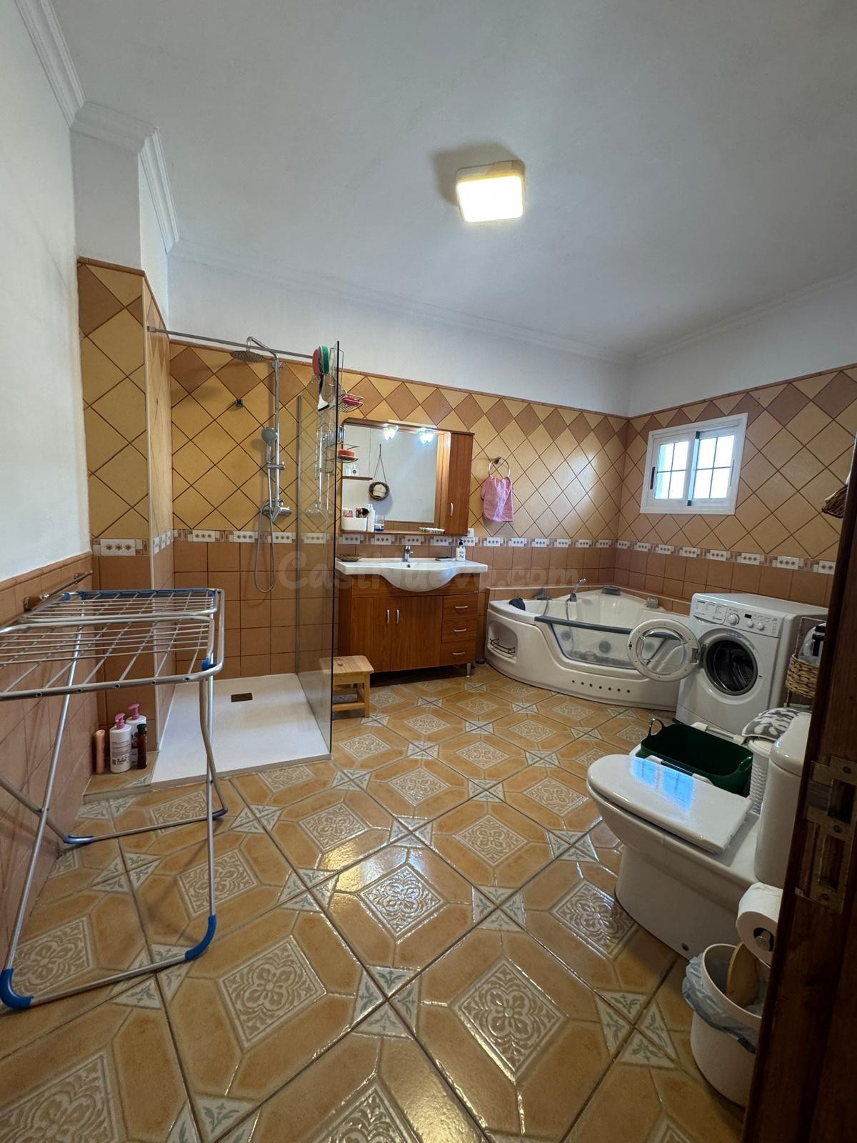 Encantador chalet  de 279 m2 4 habitaciones 2 baños y garage - foto 11