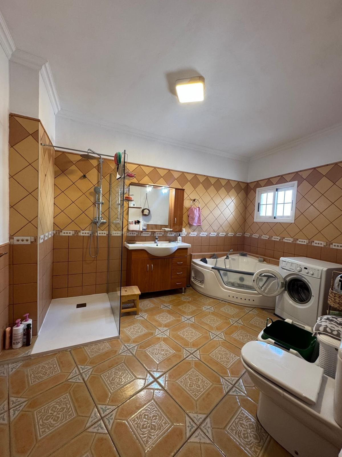 Encantador chalet  de 279 m2 4 habitaciones 2 baños y garage - foto 12