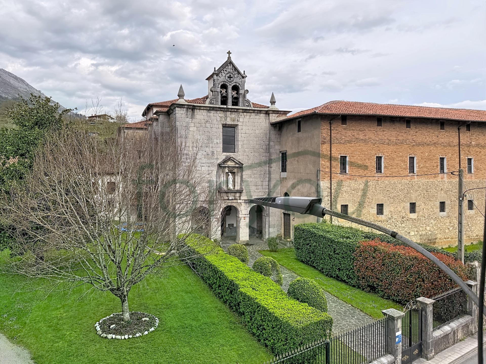 Un piso luminoso con balcón y vistas abiertas en Azkoitia - foto 3