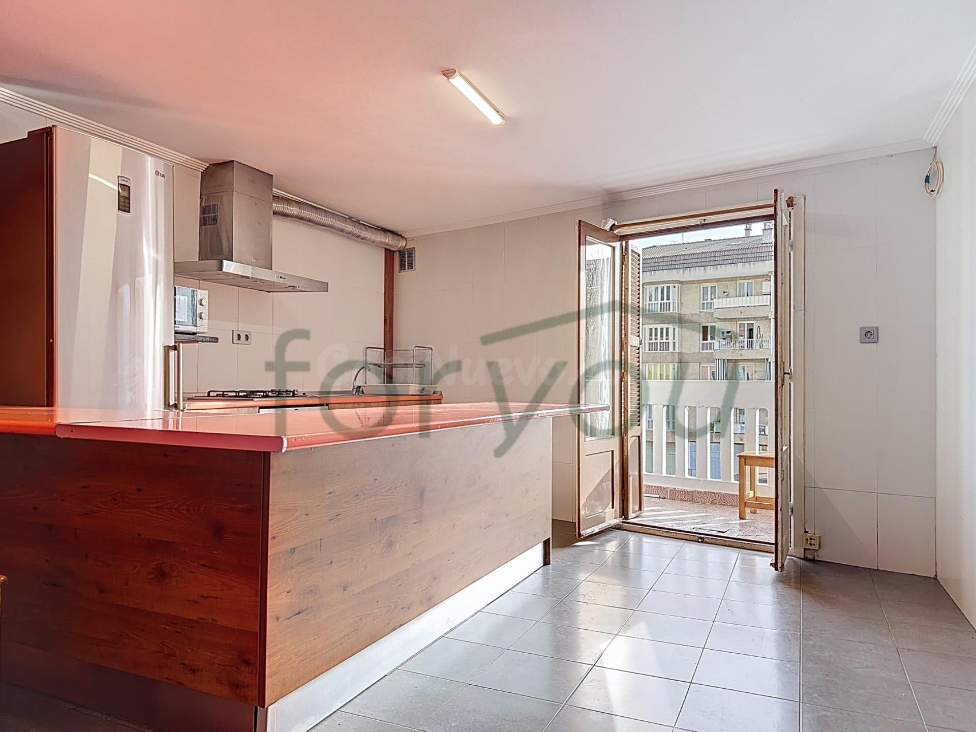 Un piso luminoso con balcón y vistas abiertas en Azkoitia - foto 4