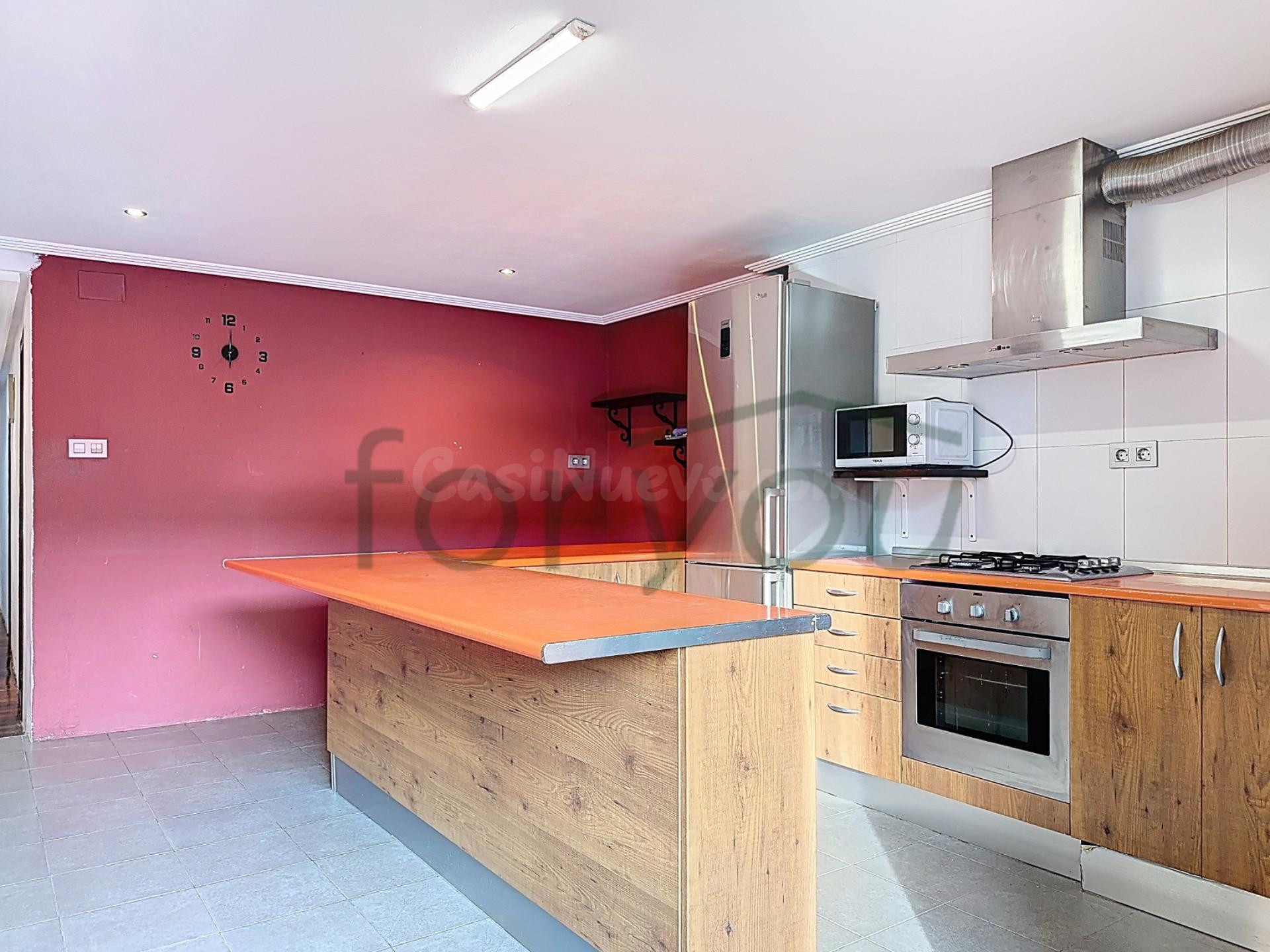 Un piso luminoso con balcón y vistas abiertas en Azkoitia - foto 6