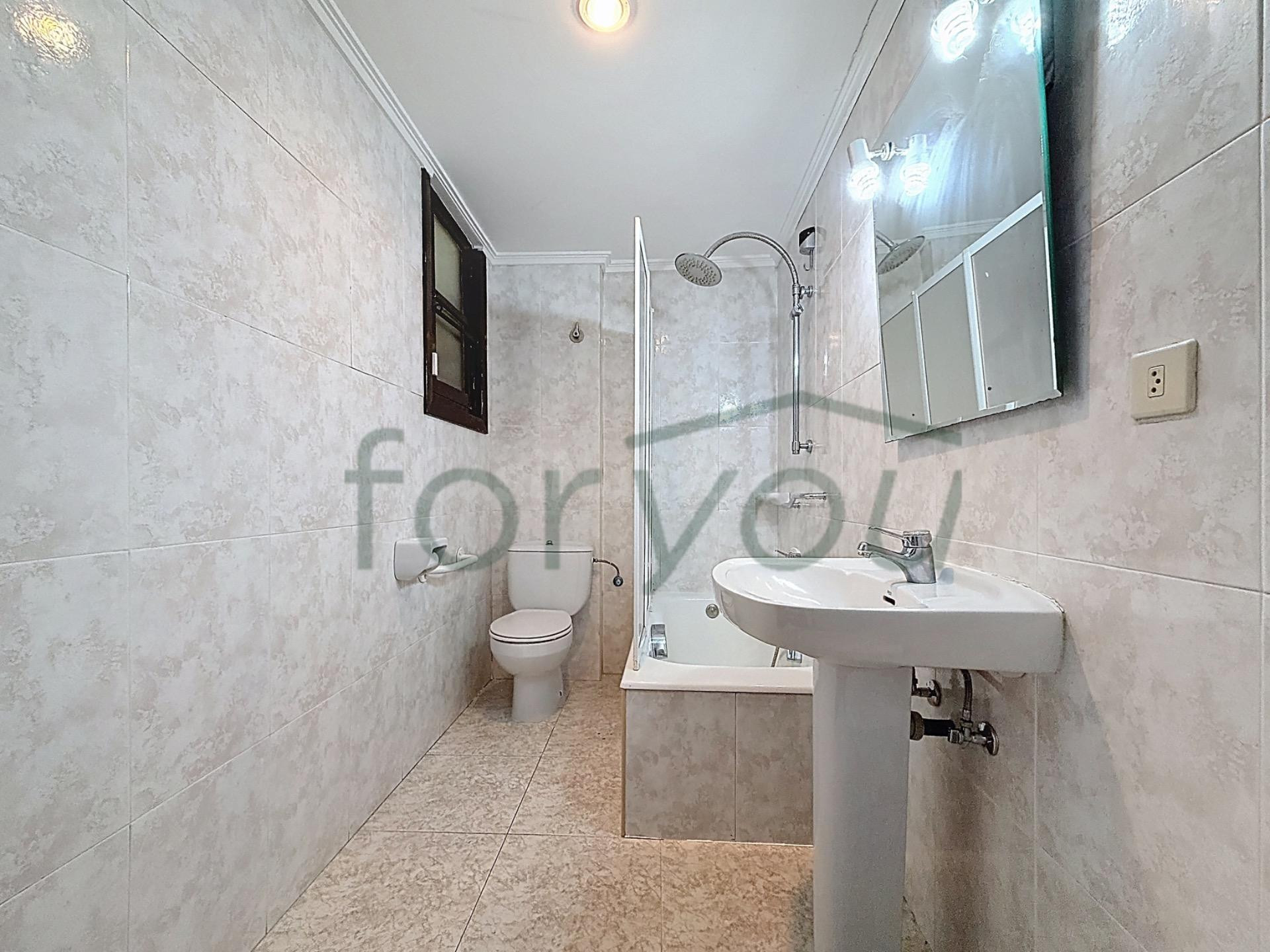 Un piso luminoso con balcón y vistas abiertas en Azkoitia - foto 26