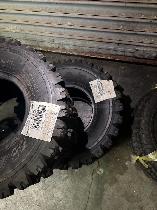 Neumáticos Maxxis Razr Nuevos - foto 4