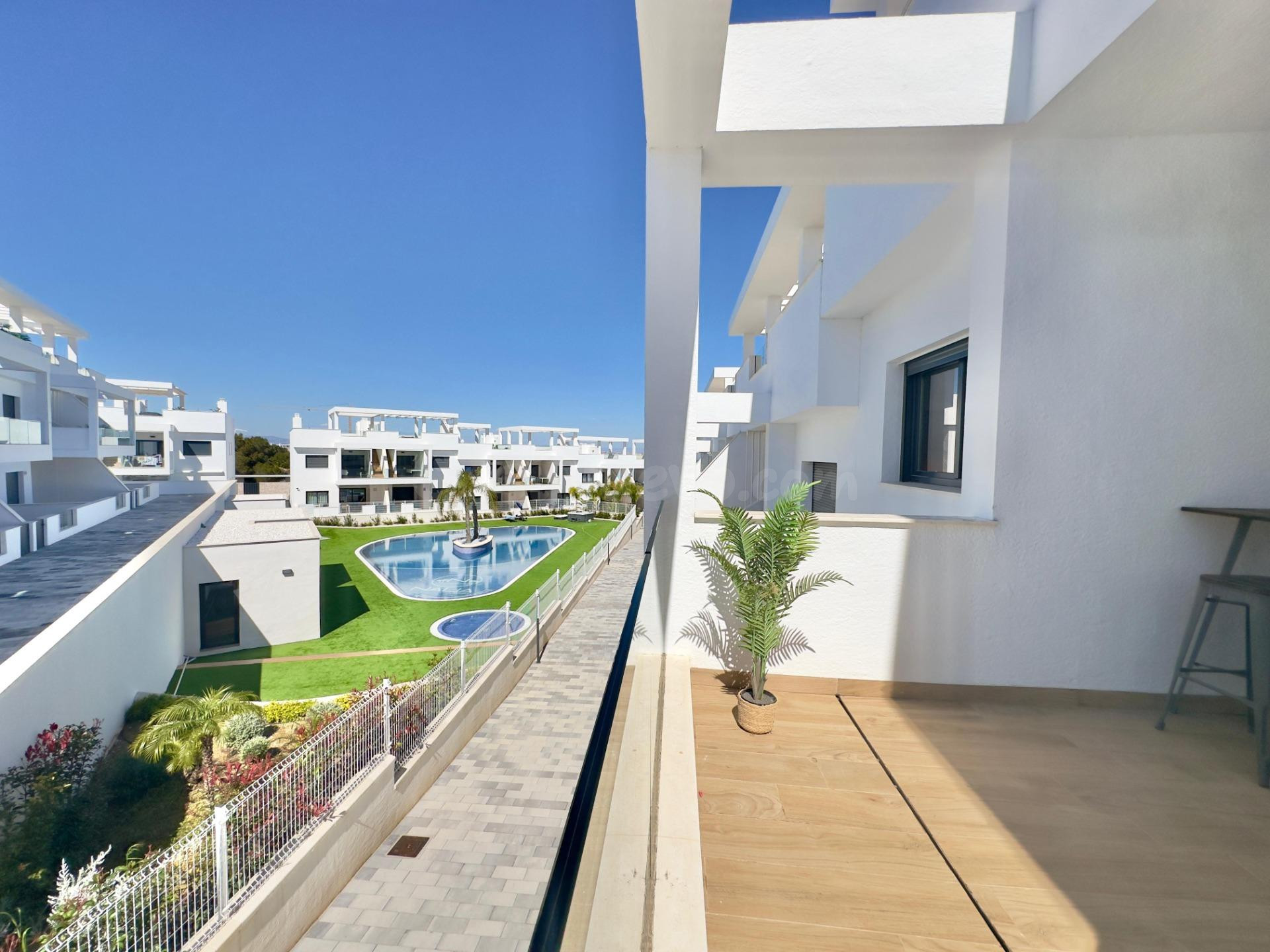 BUNGALOW DE 2 DORMITORIOS Y 2 BAÑOS EN LOS BALCONES, TORREVI - foto 31