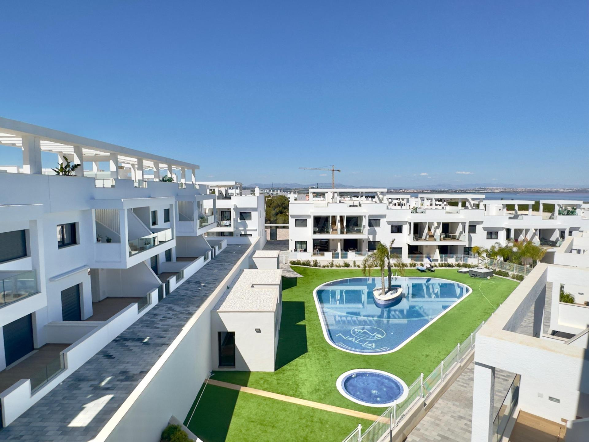 BUNGALOW DE 2 DORMITORIOS Y 2 BAÑOS EN LOS BALCONES, TORREVI - foto 43