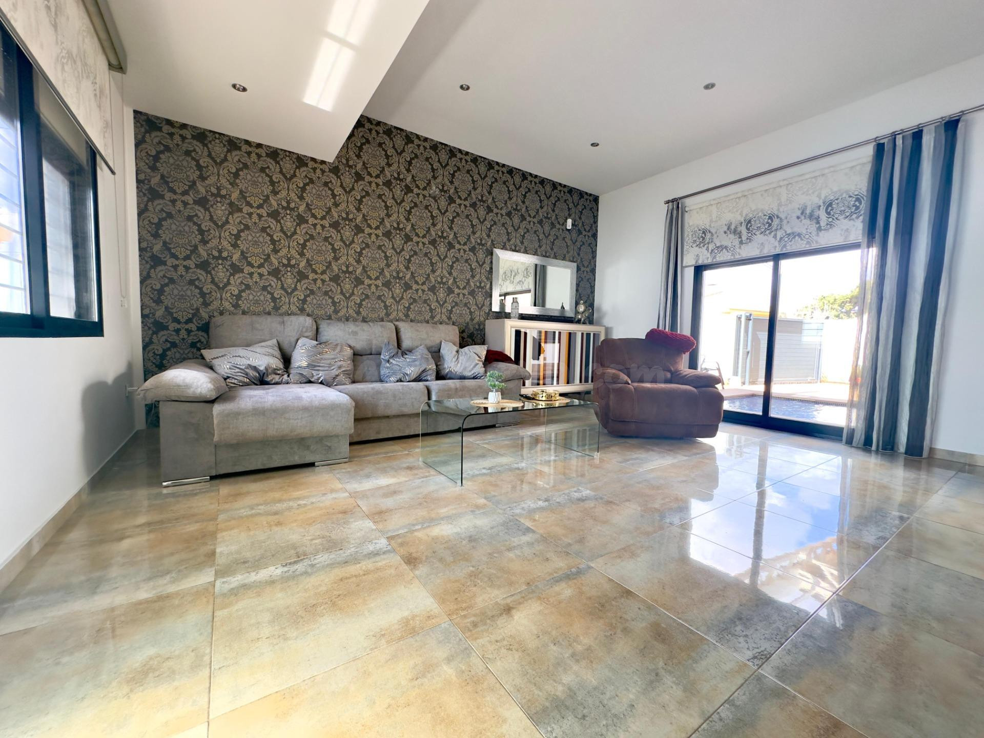 VILLA EN PILAR DE HORADADA DE 4 DORMITORIOS 2 BAÑOS EN PILAR - foto 3