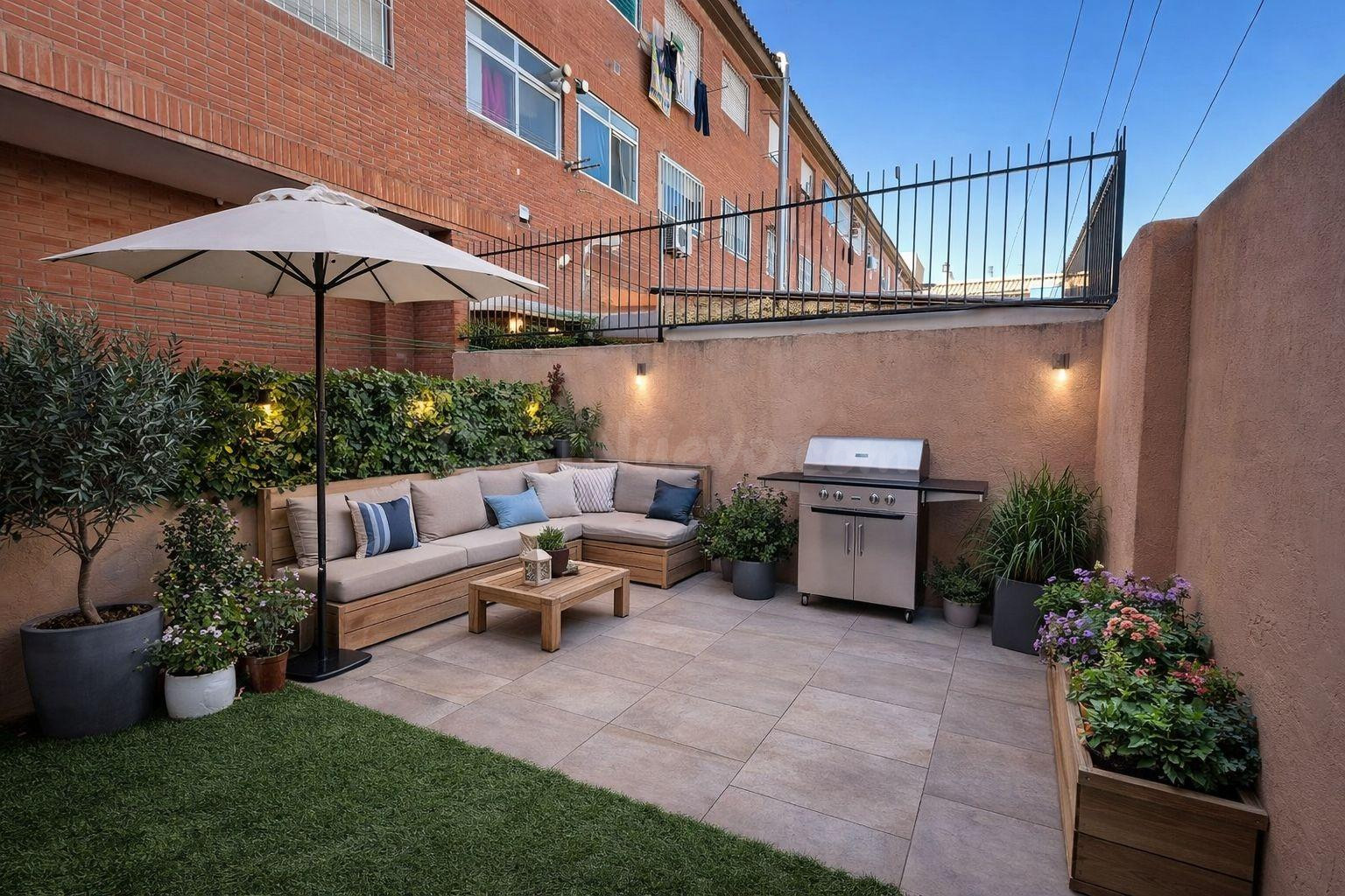 Inmueble a dos calles con patio y gran potencial - foto 3