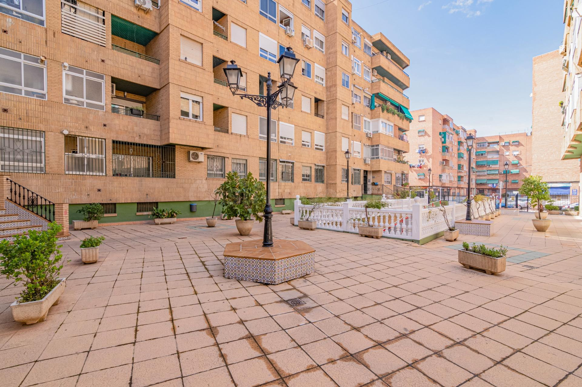 Piso en Ctra. Málaga en última planta con garaje y trastero