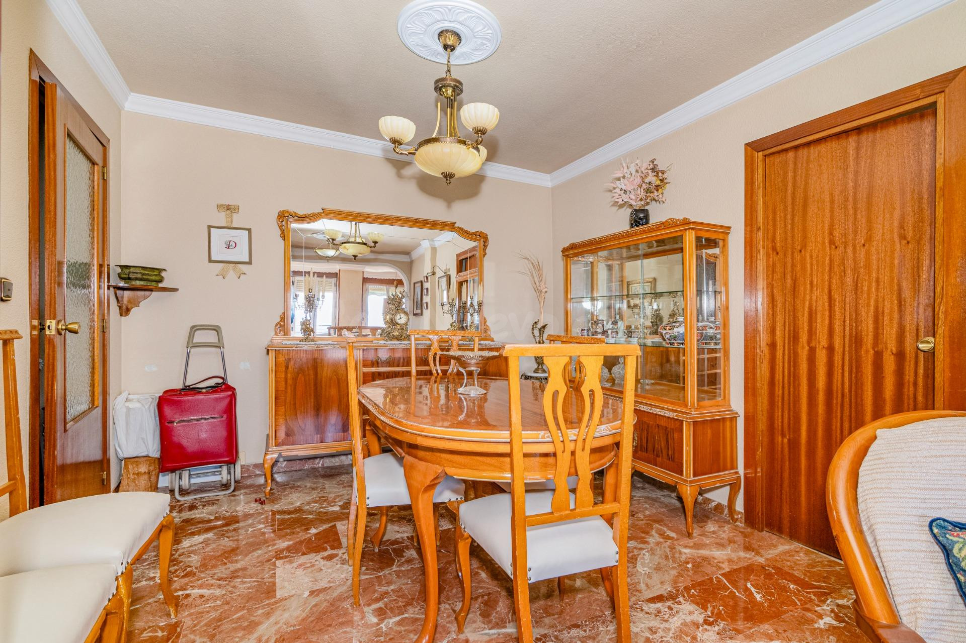 Piso en Ctra. Málaga en última planta con garaje y trastero - foto 8