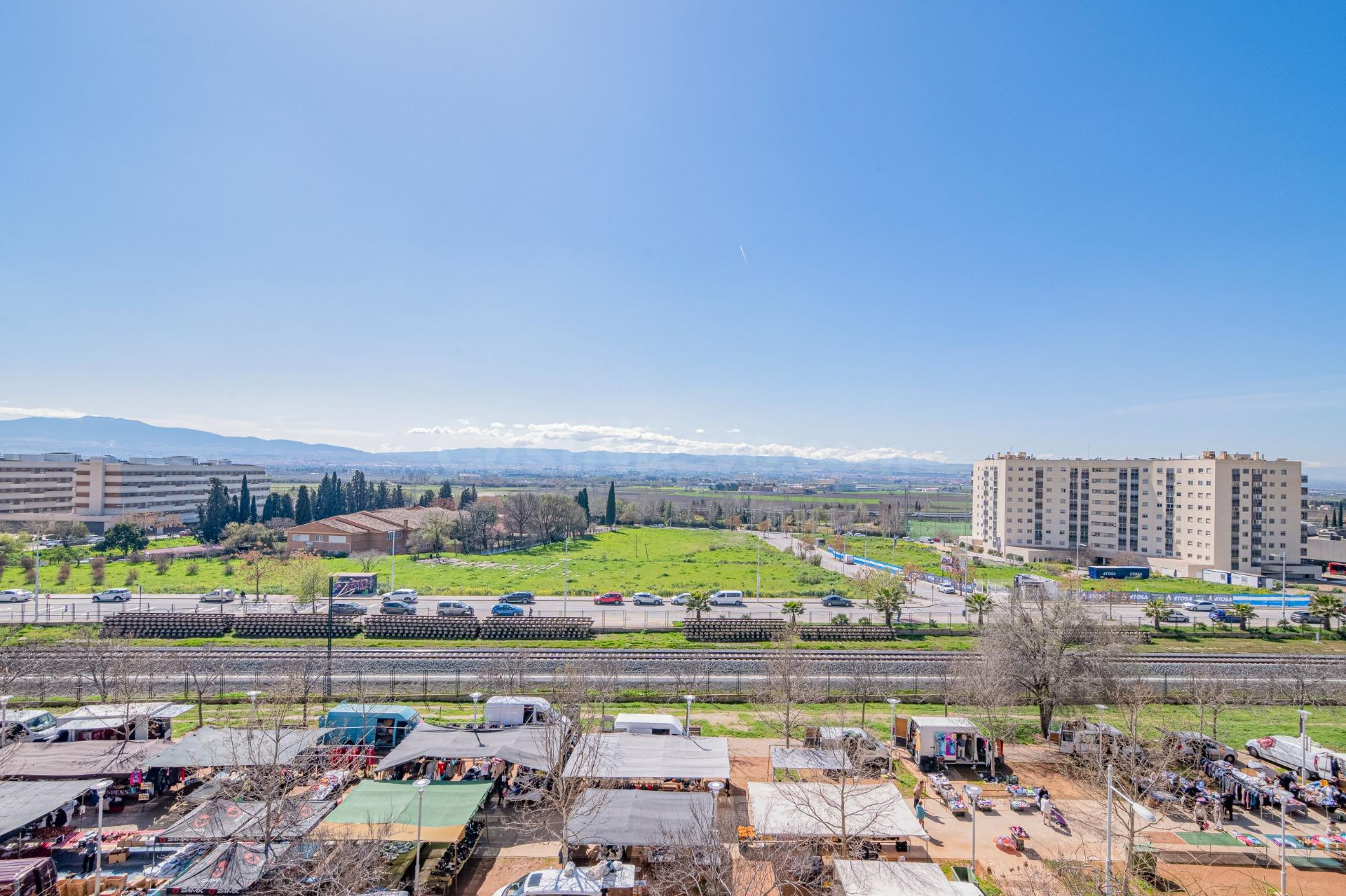 Piso en Ctra. Málaga en última planta con garaje y trastero - foto 12