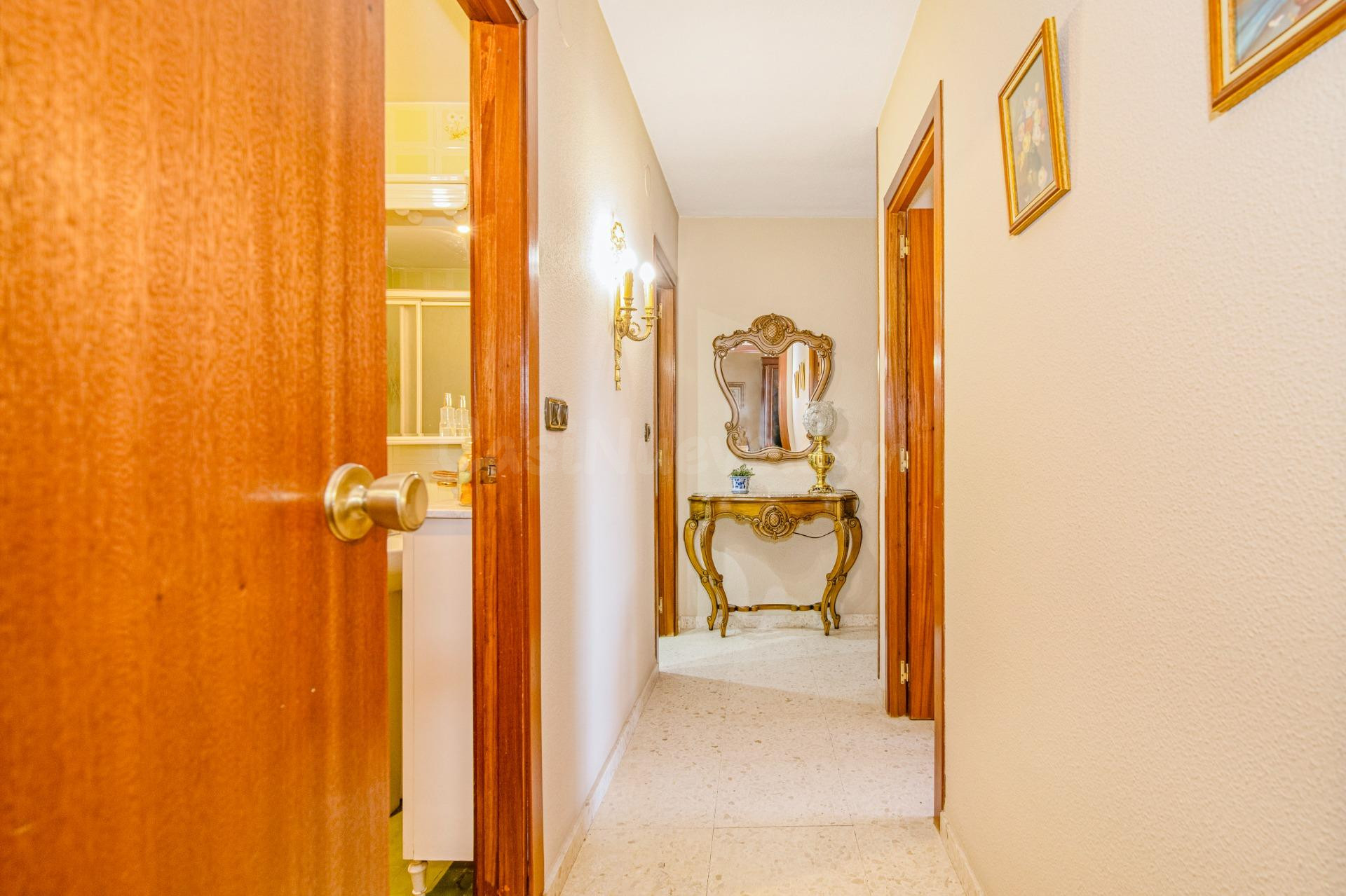 Piso en Ctra. Málaga en última planta con garaje y trastero - foto 13