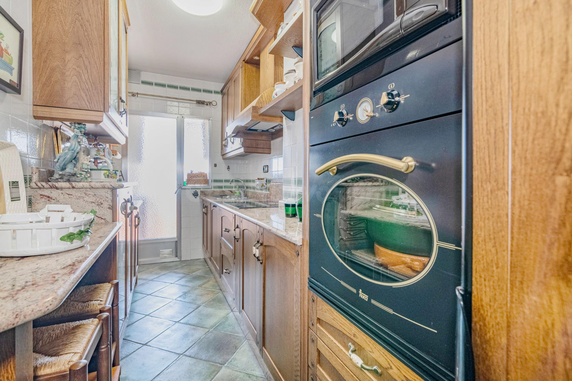 Piso en Ctra. Málaga en última planta con garaje y trastero - foto 14