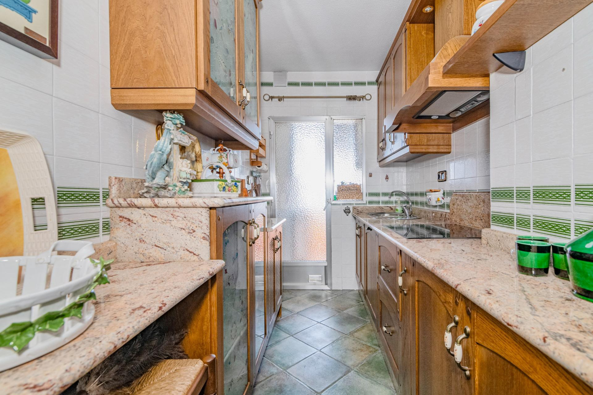 Piso en Ctra. Málaga en última planta con garaje y trastero - foto 15