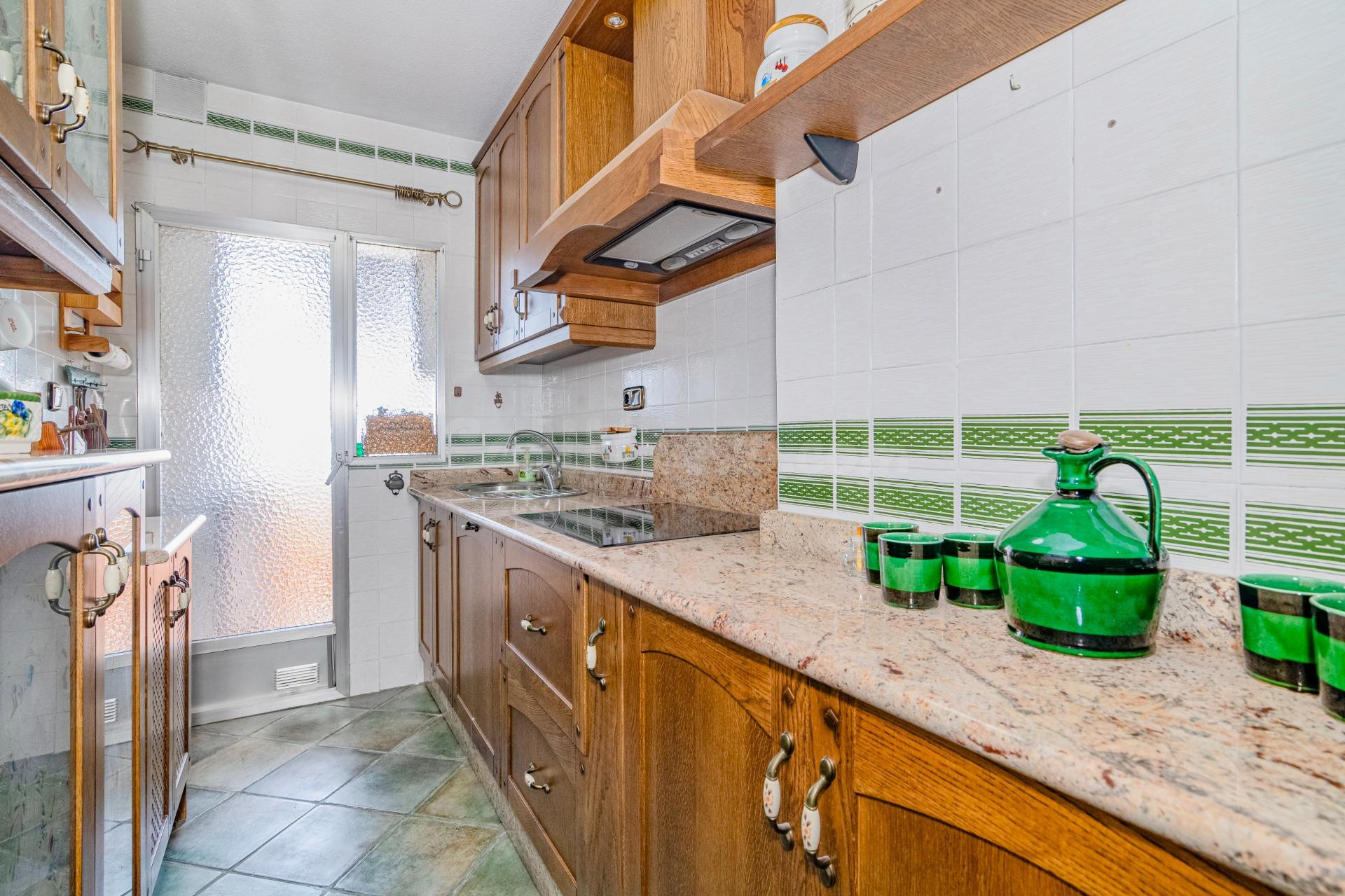 Piso en Ctra. Málaga en última planta con garaje y trastero - foto 16