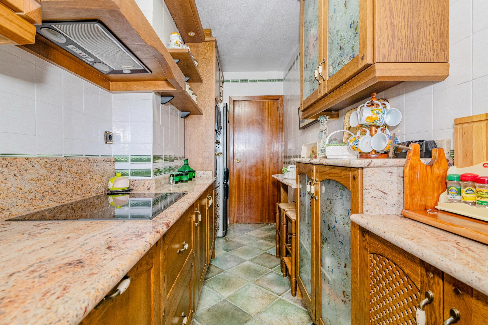 Piso en Ctra. Málaga en última planta con garaje y trastero - foto 17