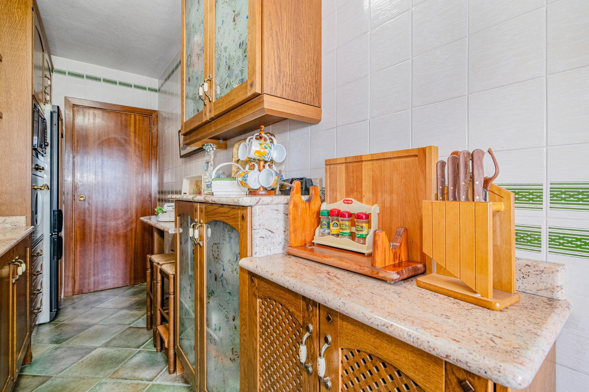 Piso en Ctra. Málaga en última planta con garaje y trastero - foto 18