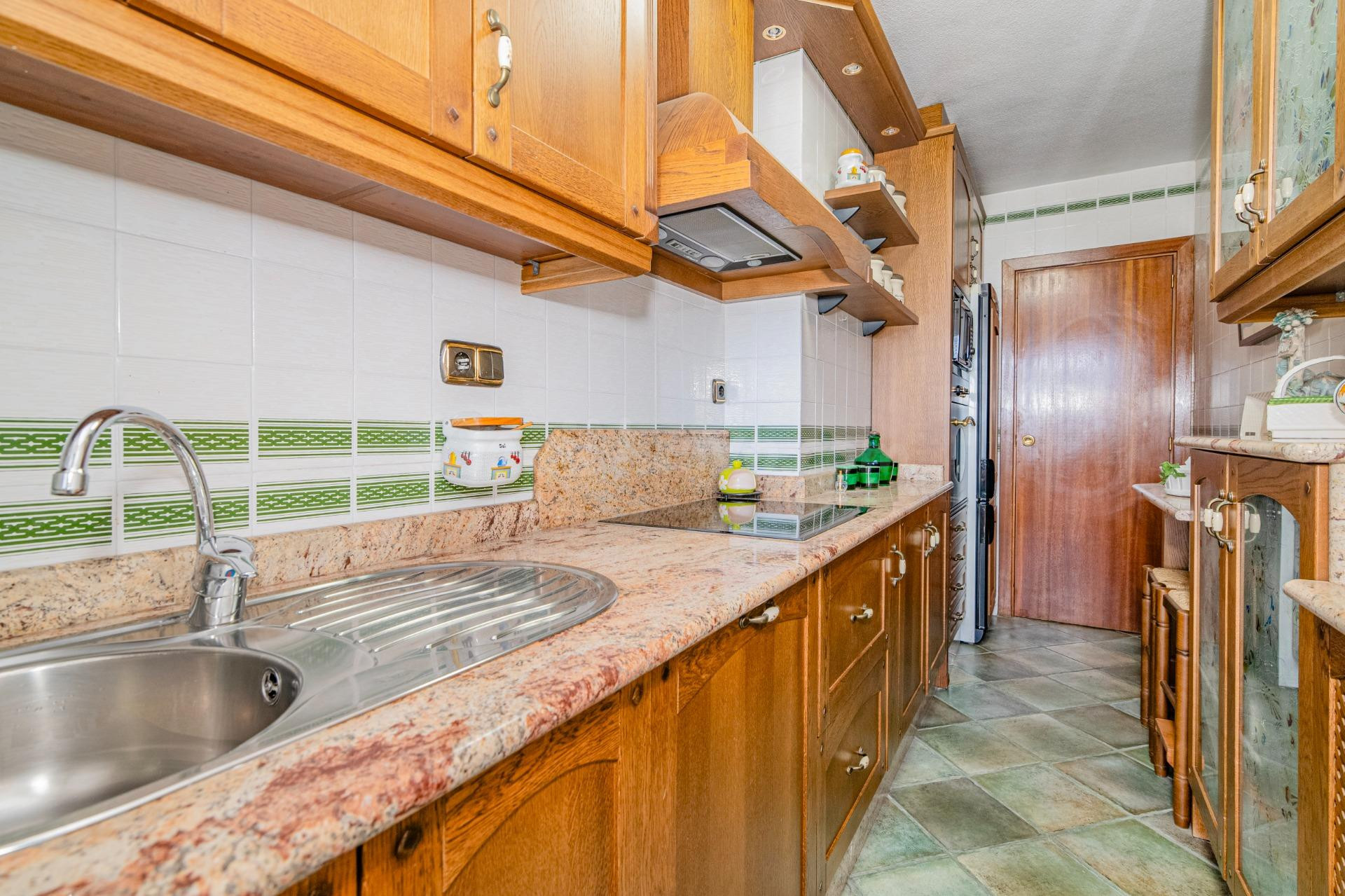 Piso en Ctra. Málaga en última planta con garaje y trastero - foto 19