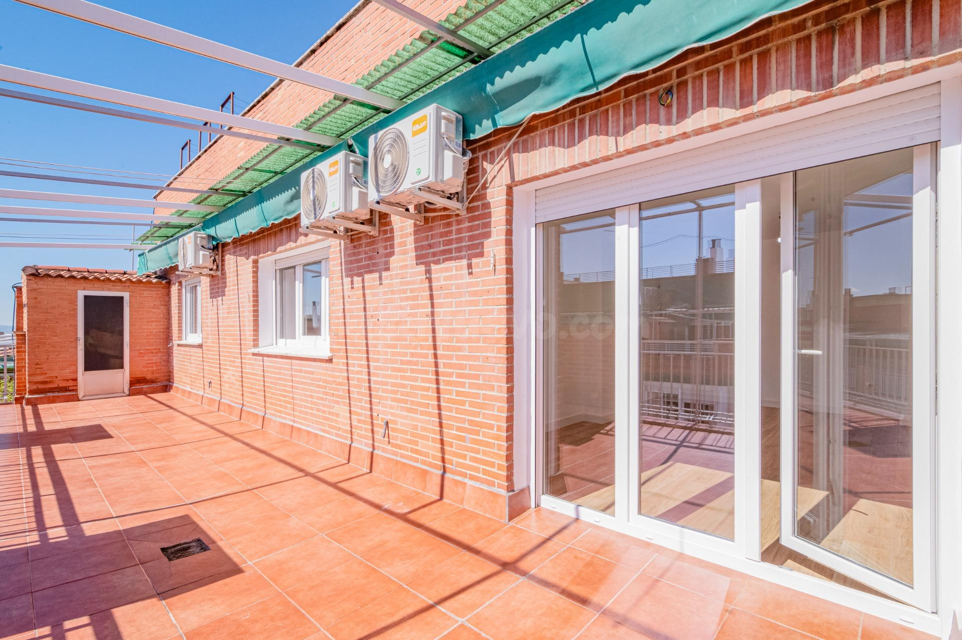 ATICO TOTALMENTE REFORMADO A ESTRENAR  EN PLAZA DE TOROS DE  - foto 3