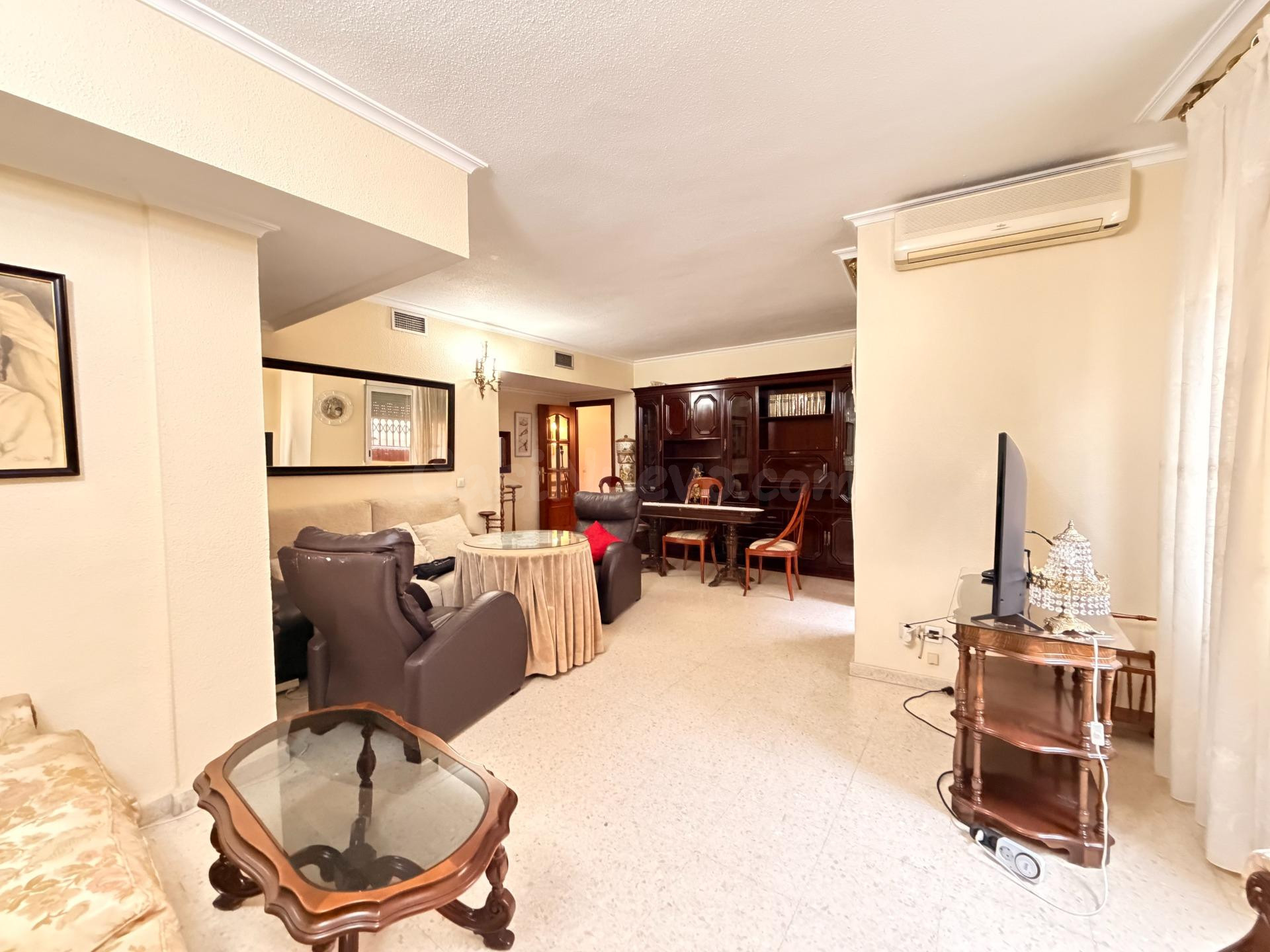 D. Piso con cochera y trastero junto a la Avenida de Medina  - foto 3