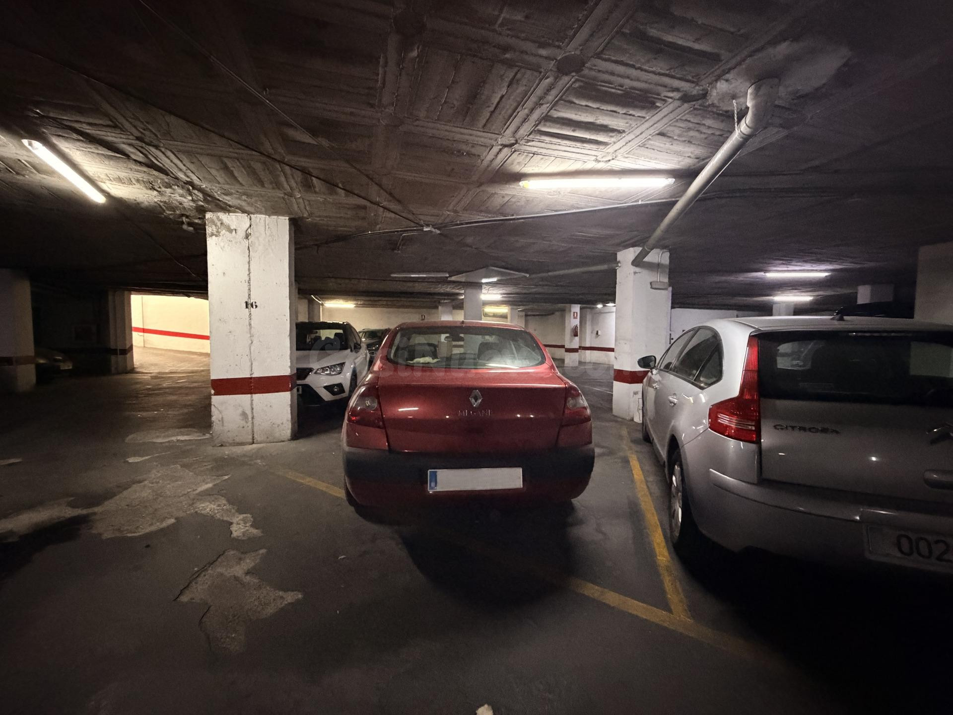 D. Piso con cochera y trastero junto a la Avenida de Medina  - foto 29