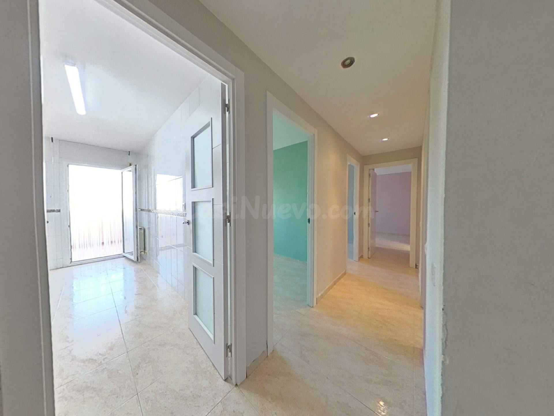 Amplio piso en el centro de Salou con piscina y vistas - foto 4