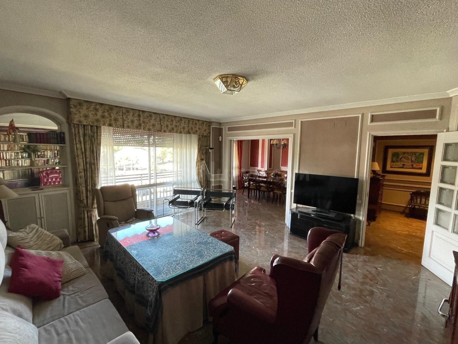 MAGNIFICO PISO EN EL PASEO DE LA VICTORIA DE CORDOBA - foto 2